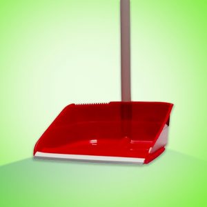 Recogedor rojo con goma y mango de plástico