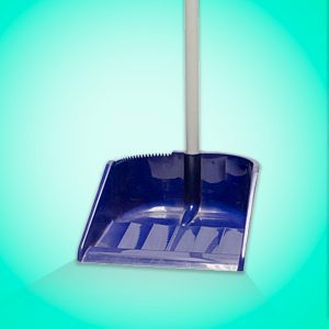 Recogedor azul con mango de plástico